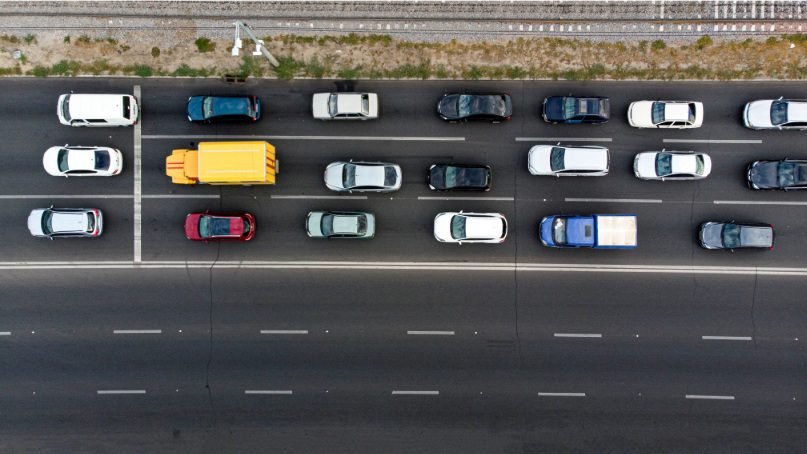 cars-in-row-on-highway